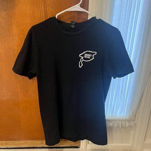 DISTRICT The Concert Tee Graduate For Mas Shirt (Unisex Medium - Black/White)